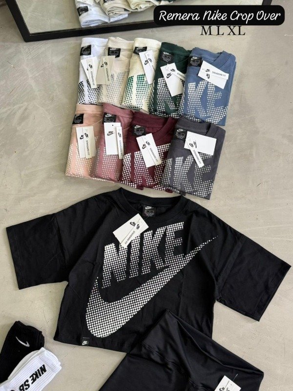 Producto - REMERAS CROP NIKE ESTAMPADA