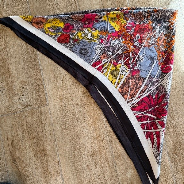 Producto - Pañuelo grande floreado