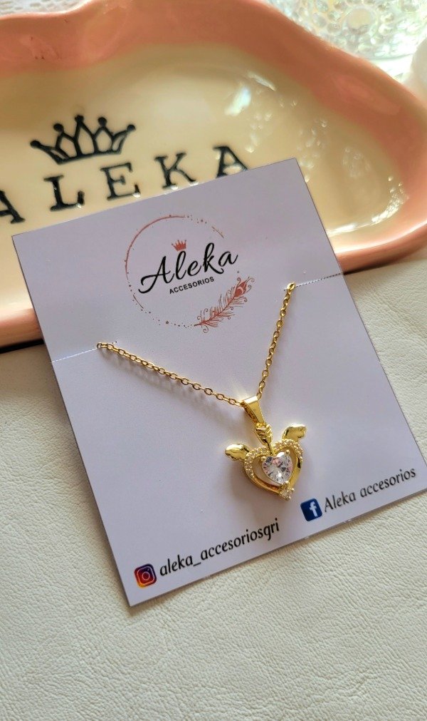 Producto - Collar corazón con alas de acero dorado - 6
