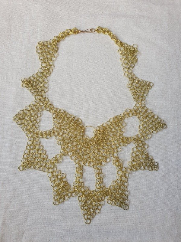Producto - Collar Babero Tejido Encaje Micro Argollitas Bronce
