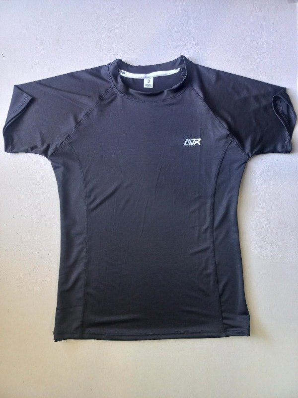 Producto - Remera mangas cortas negra