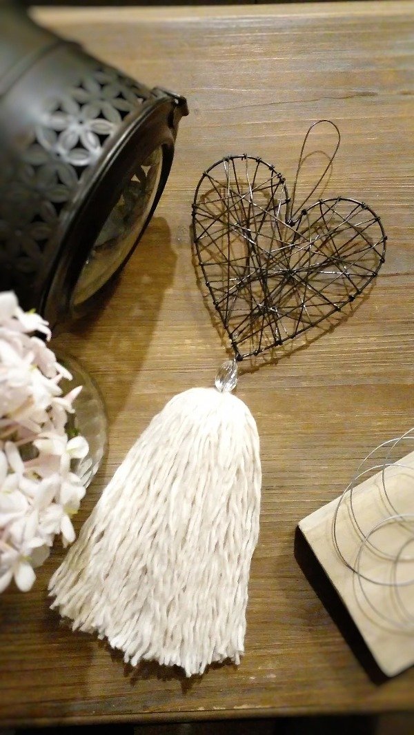 Producto - Corazón con volumen y borla