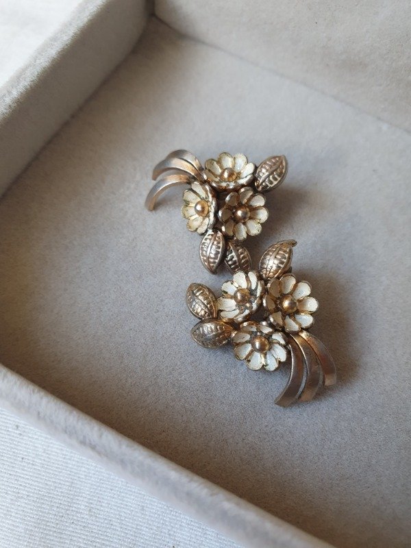 Producto - Aros Clips 40s Ramilletes Margaritas Esmaltadas