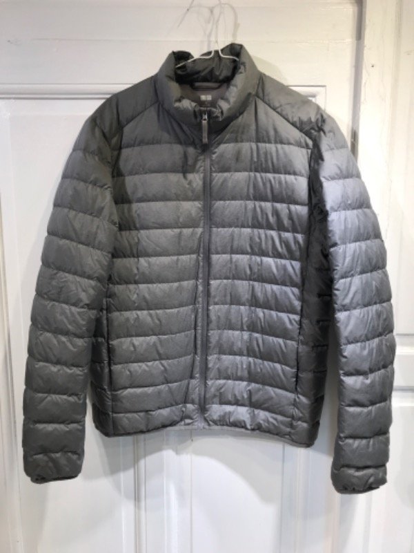 Producto - Campera UNIQLO gris de pluma Talle S - PRECIO:  94x