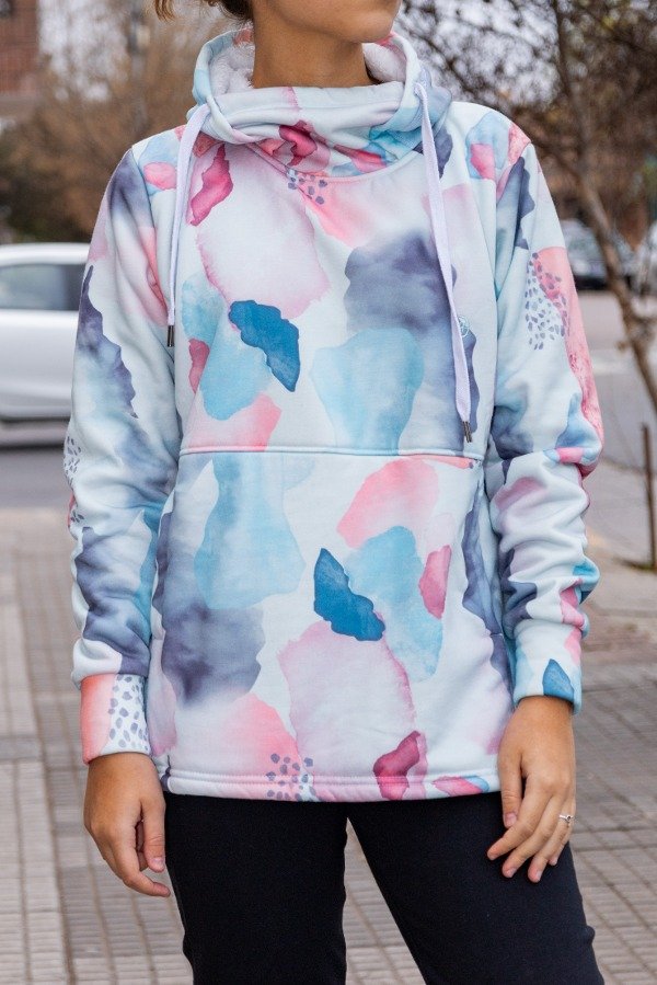 Producto - Buzo con capucha y cuello