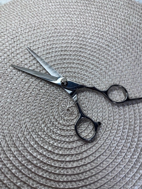 Producto - Tijera de corte plateada