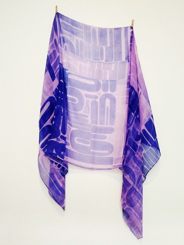 Producto - Pañuelo Mega -lila con estampa en azul-