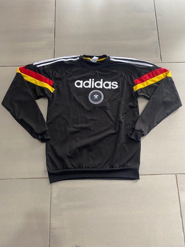 Producto - Buzo Alemania retro negro