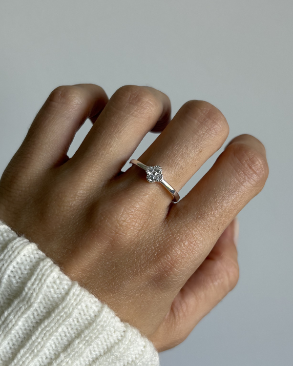 Producto - Anillo flor VC micropave de plata 925 número 15