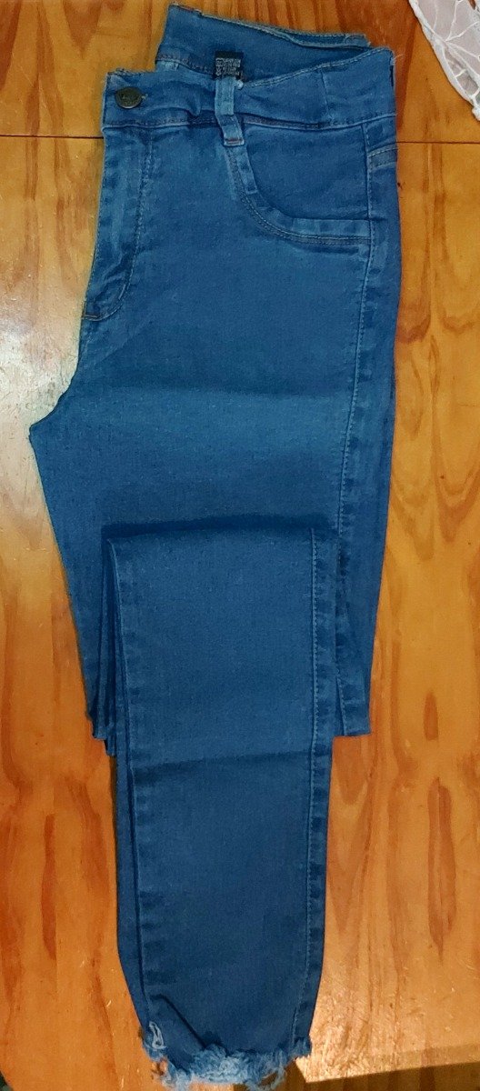 Producto - Jean elastizado en T 42. Con falla, sin cambio.