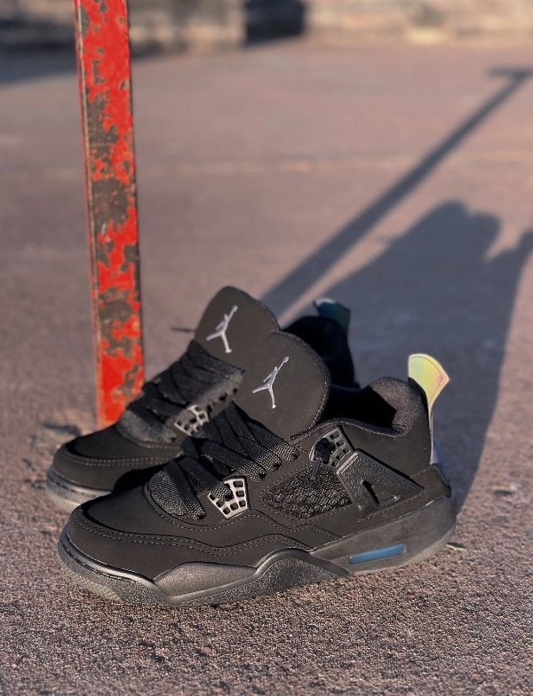 Producto - Jordan Retro 4 Black Cat Tornasol