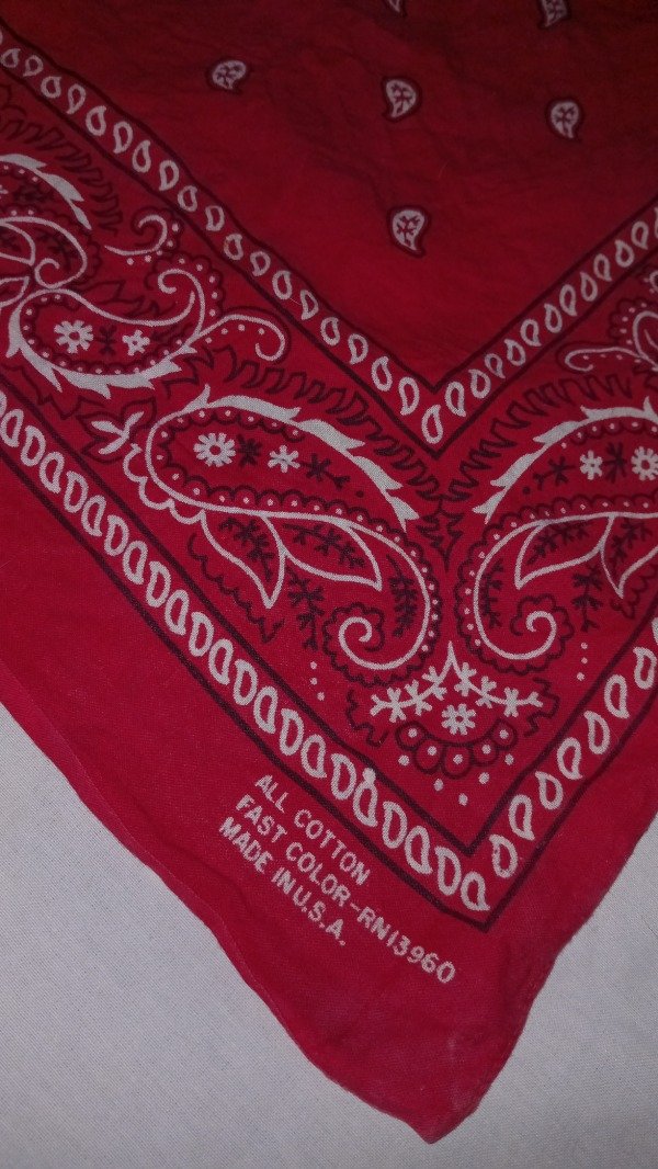 Producto - 70s all cotton Fast color RN13960 made in USA red Paisley Bandana handkerchief. - 1