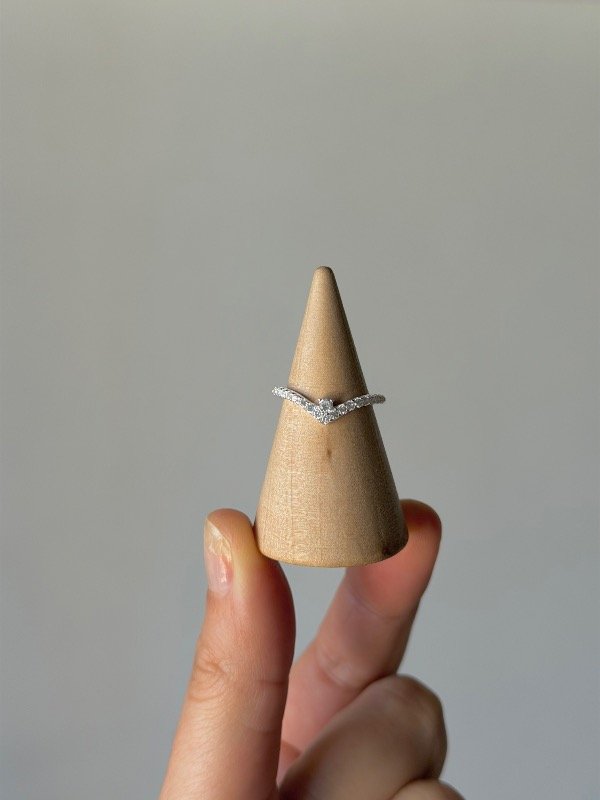 Producto - Anillo v con cubics 16 mm - 0