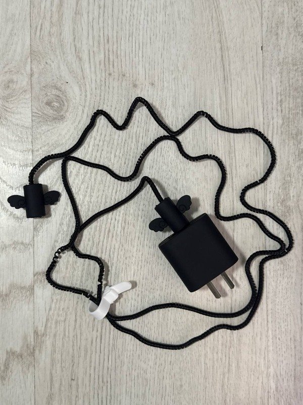 Producto - PROTECTOR DE CARGADOR 20W - FUENTE Y CABLE - SILICONA LISA - 1