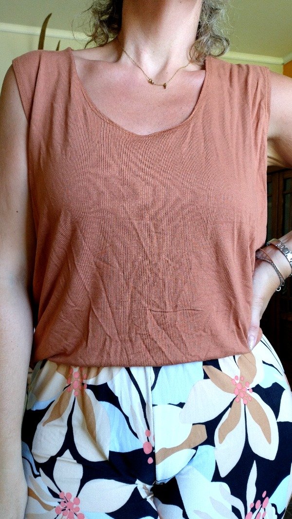 Producto - Musculosa Crep Elastizado Marrón Terracota