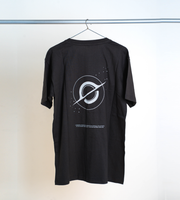 Producto - Remera Agujero negro Negra