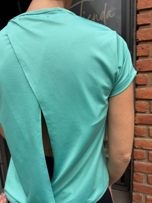 Producto - Remera lycra con detalle espalda