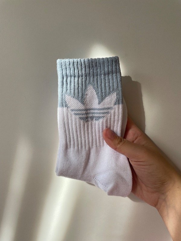 Producto - Tenis adulto Adidas originals blanca borde celeste