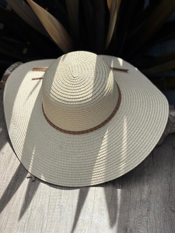 Producto - capelina de ala ancha crema