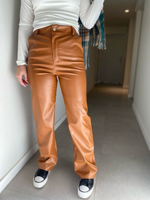 Pantalon Engomado con Costura | Distrito Moda