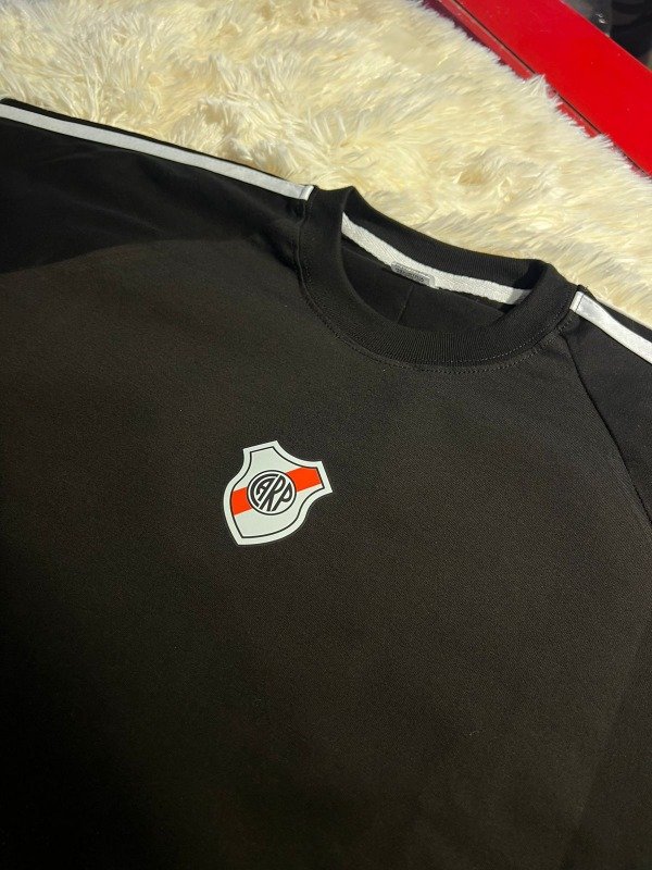Producto - Remera de algodón River Plate escudo retro línea 2025