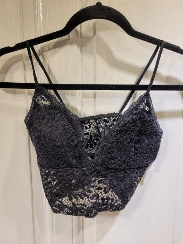 Producto - Top SIN MARCA negro de encaje-nuevo c/etiqueta- Talle S- PRECIO: 24X