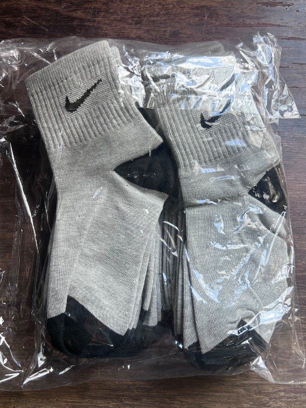 Producto - Docena nike gris con negro
