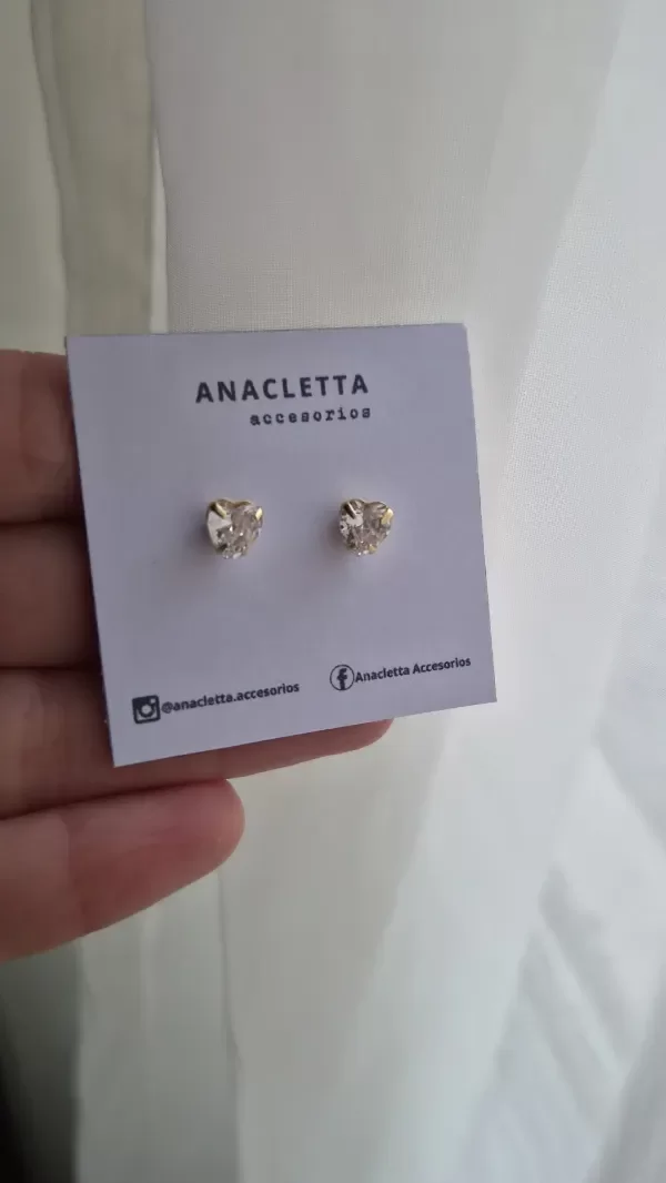 Producto - Aros corazon engarzado blanco enchapado en oro