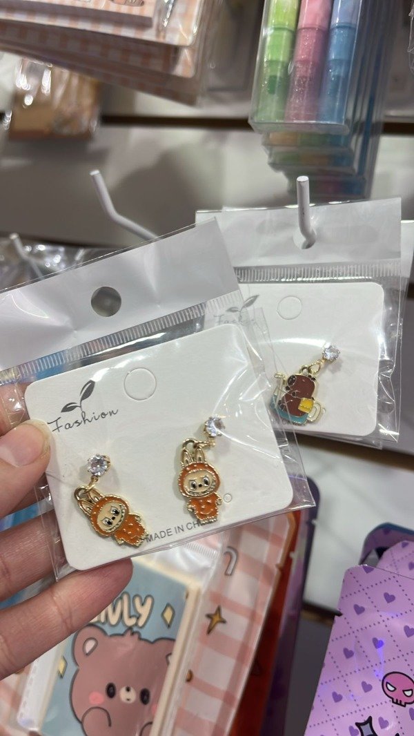 Producto - aritos labubu