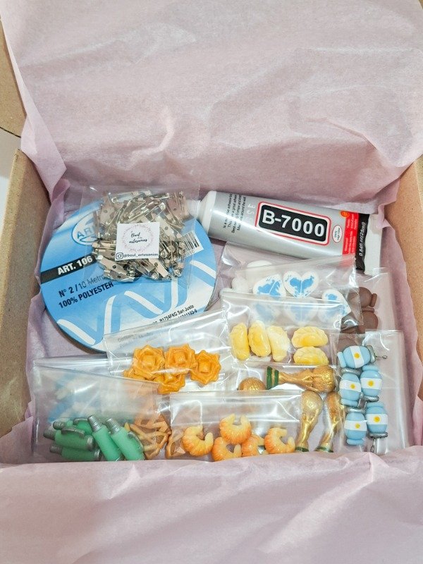 Producto - Box Personalizada 60 apliques + Pegamento + Cintas + Prendedores