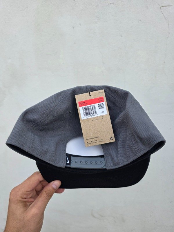 Gorra nike pro dri-fit futura snapback black — imagen 7