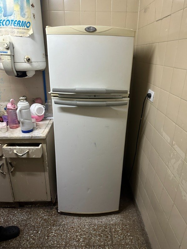 Producto - HELADERA WHIRPOOL CON FREEZER NO FROST 61x65x169 #11944