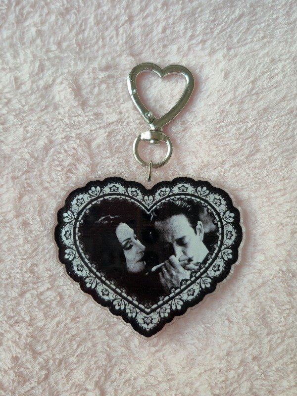 Producto - Llavero Corazón Morticia