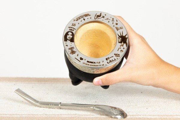 Producto - MATE IMPERIAL NEGRO DE CALABAZA CON GRABADO LALI + BOMBILLA DE REGALO