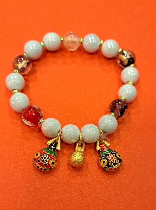 Producto - Pulsera de Piedra con dijes de prosperidad y protección ( Importada)