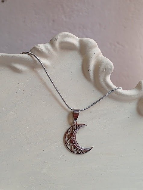 Producto - Collar luna y mandala - Acero quirúrgico