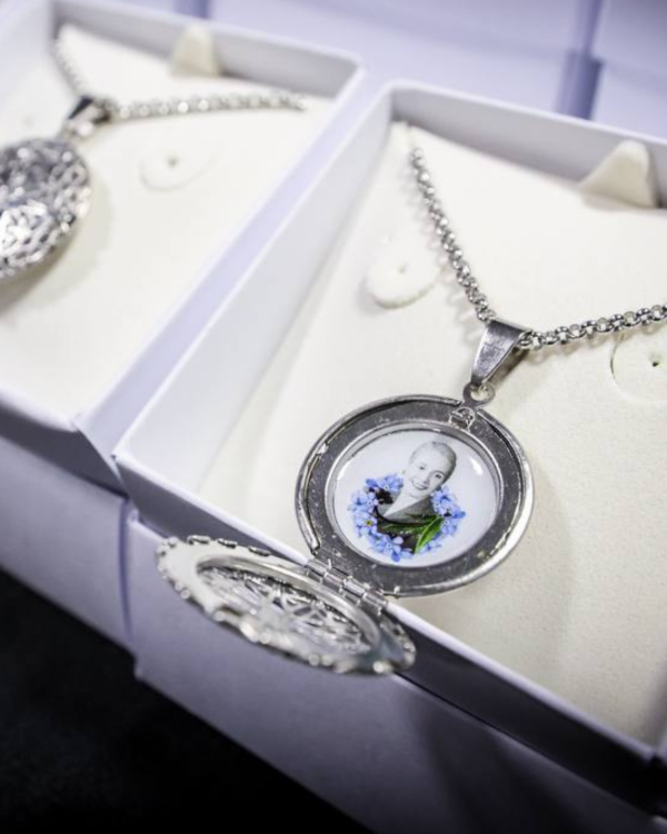 Producto - Relicario Eva con cadena