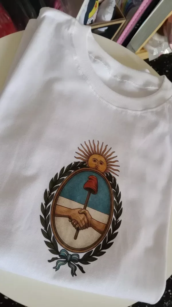 Producto - Remera sublimada escudo
