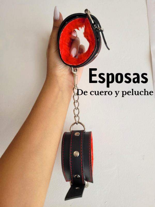 Producto - ESPESAS DE CUERO CON MOSQUETON Y PELUCHE - PELUCHE ROJO