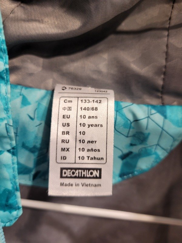 Producto - Campera DECATHLON puffer celeste Talle 10 años - PRECIO: 23X - 4