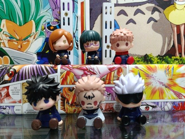 Producto - Gashapones Jujutsu Kaisen Chibis Sentados (6.5cm)