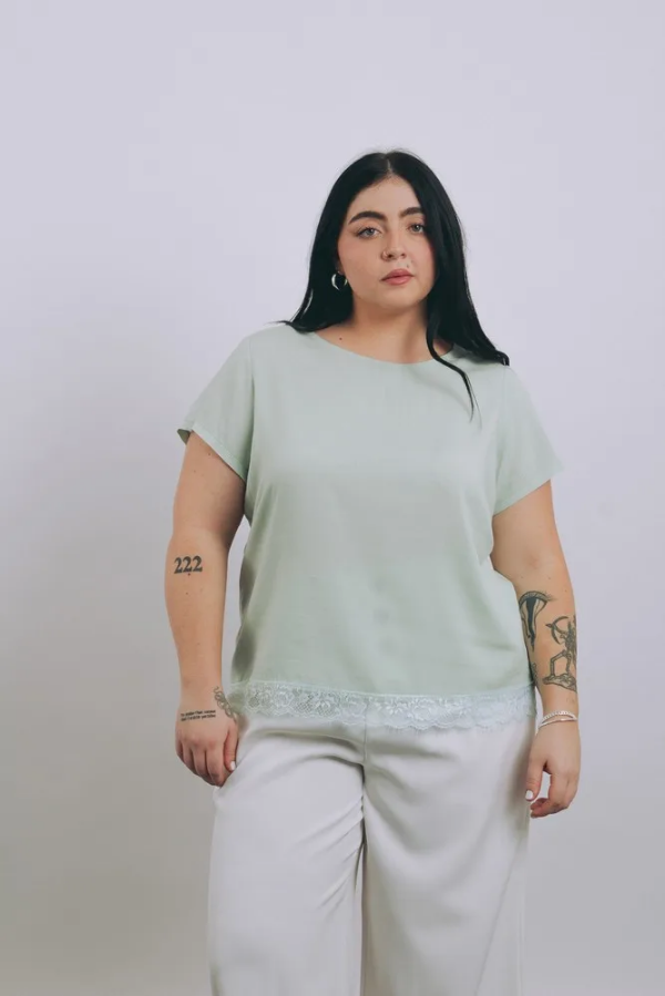 Producto - Blusa manga pétalo