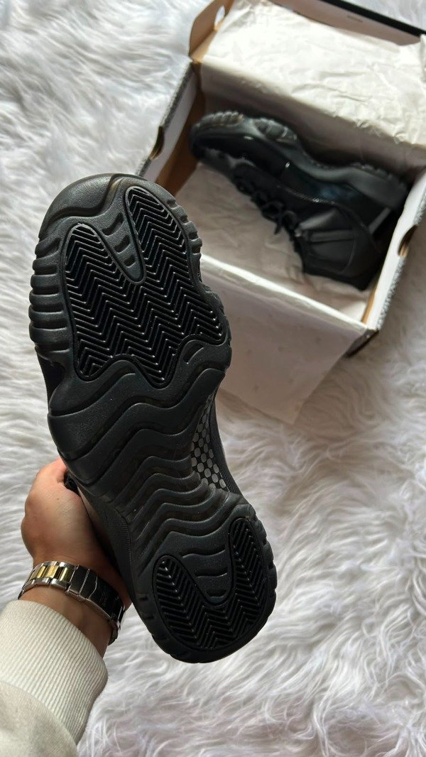 Producto - JORDAN RETRO 11 CAP AND GOWN - 3