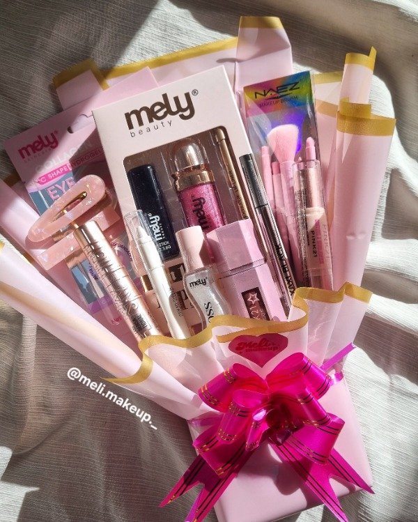Producto - Ramo de Maquillaje Completo