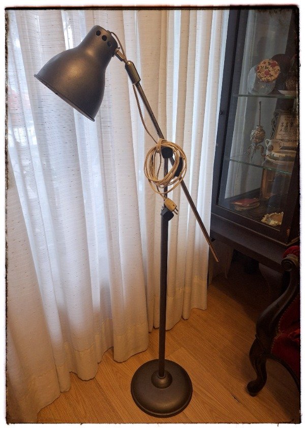 Producto - Lámpara estilo industrial de pie