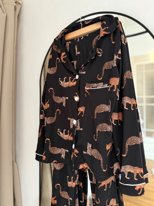 Producto - Pijama largo camisero Josefina tigres black