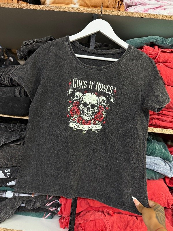 Remera batik guns