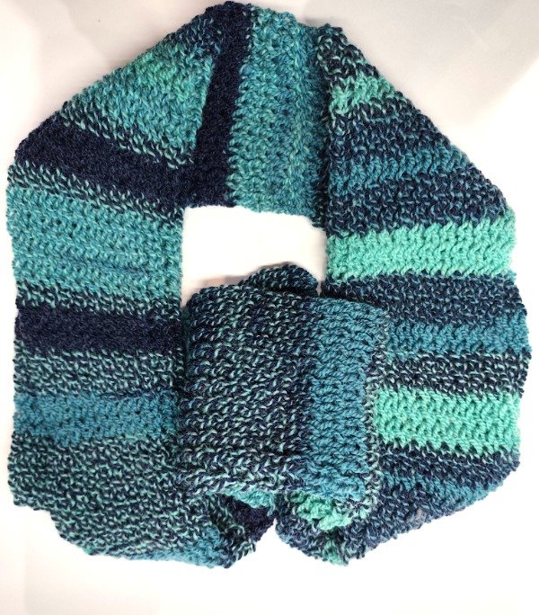 Producto - Bufanda cuello tejido a mano tonos verdes y azules