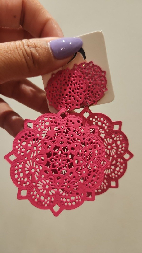 Producto - AROS FUCSIA METALICOS CALADOS