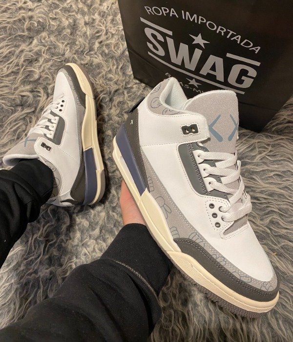 Producto - JORDAN RETRO 3 x KAWS - 0
